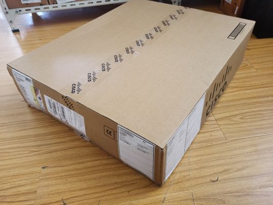 Cisco Catalyst C9500-16X-E 16 portlu 10G anahtarı NW Essentials Lisansı ile