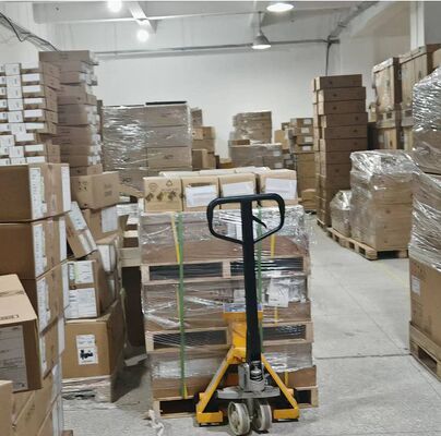 Huawei CloudEngine 6800 anahtarı CE6857E-48T6CQ-F 48x10GE elektrikli bağlantı noktası ve 6x100GE QSFP28 bağlantı noktası ile çift AC güç kaynağı